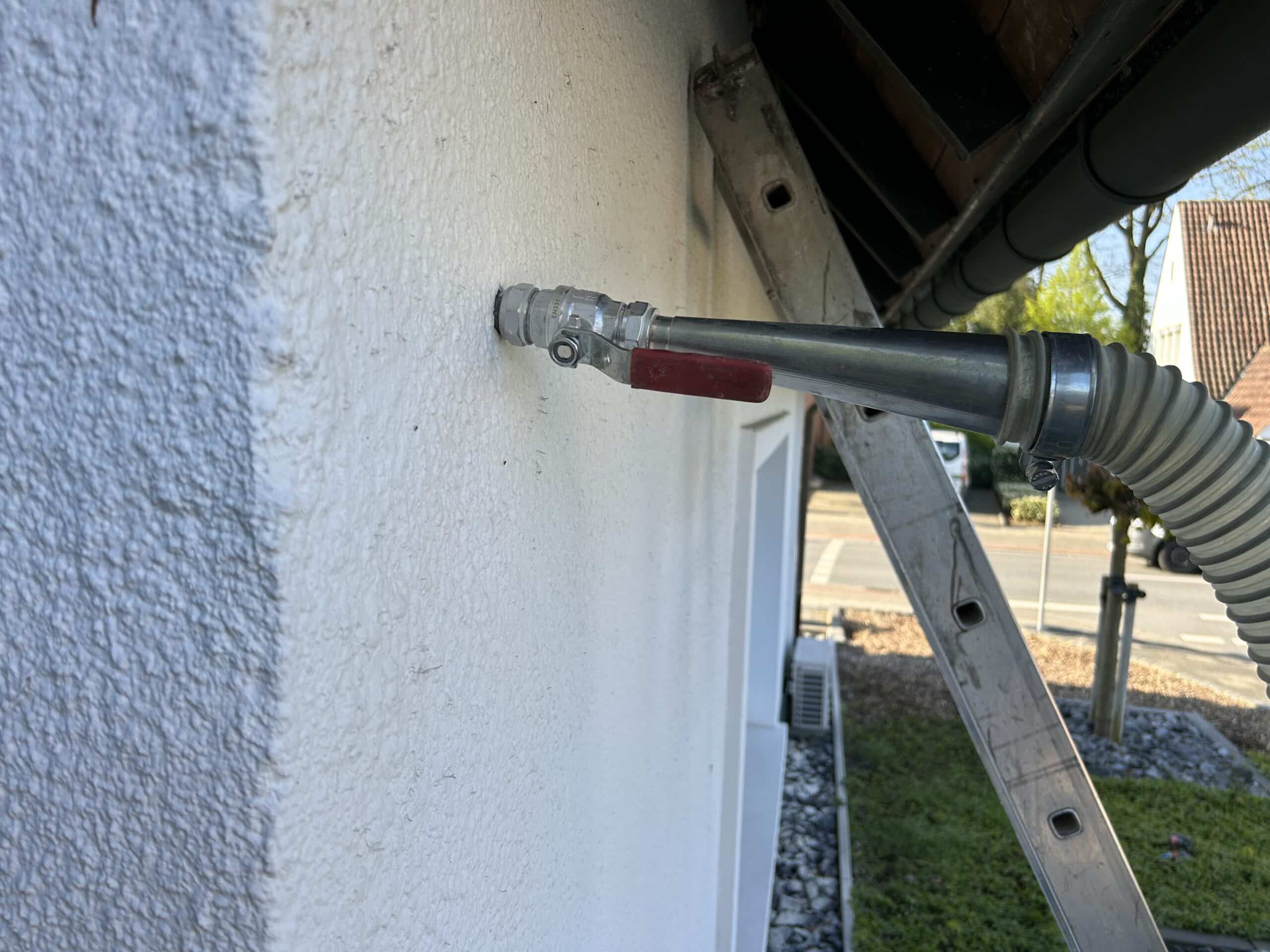 Einblasvorgang Neopixels-Kernd&auml;mmung an der Fassade &ndash; Live-&Uuml;berwachung durch den Hersteller per App