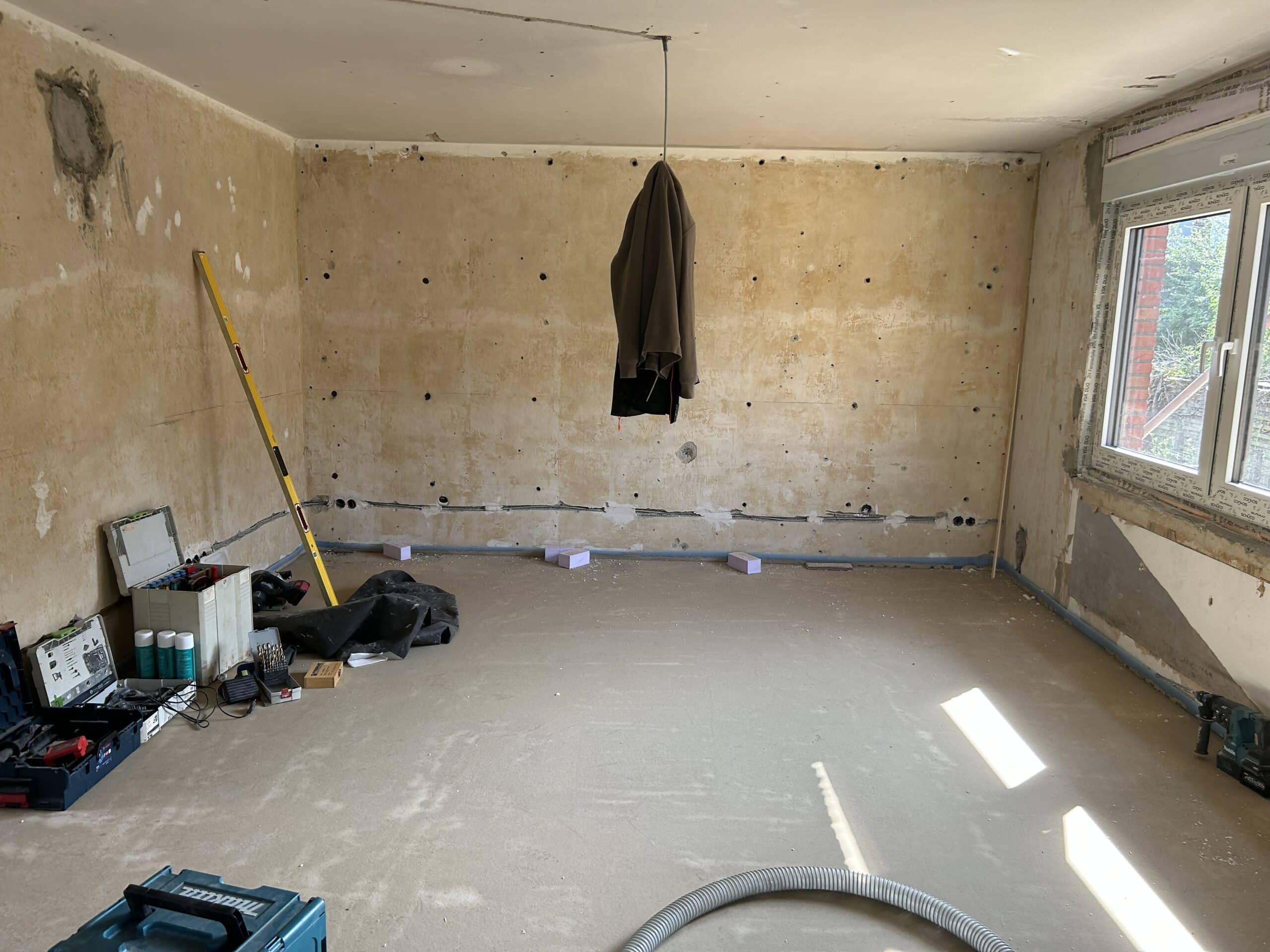 Die dunklen Punkte sind die Einblas&ouml;ffnungen zur Kernd&auml;mmung