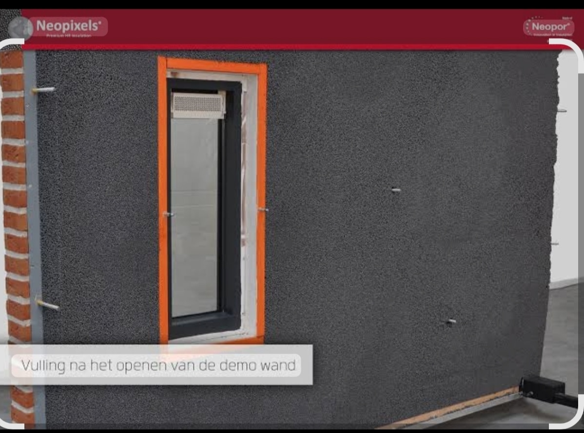Neopixels Testwand in der Zentrale. Dort wird ein zweischaliges Mauerwerk simuliert und befüllt.