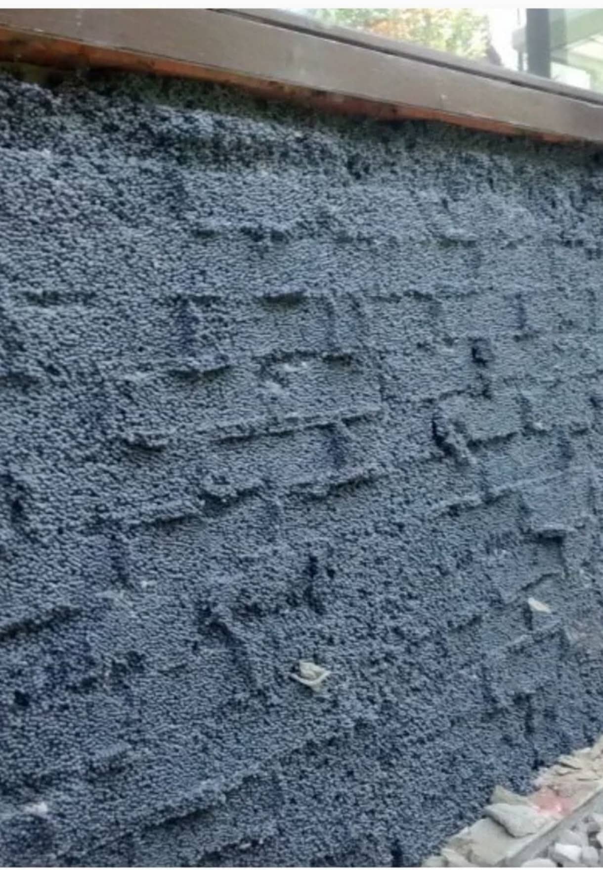 Mit Neopixels ged&auml;mmte Wand, wenn man den Klinker davor wegnimmt &ndash; optimale Verteilung der D&auml;mmung und die passgenaue D&auml;mmschicht.